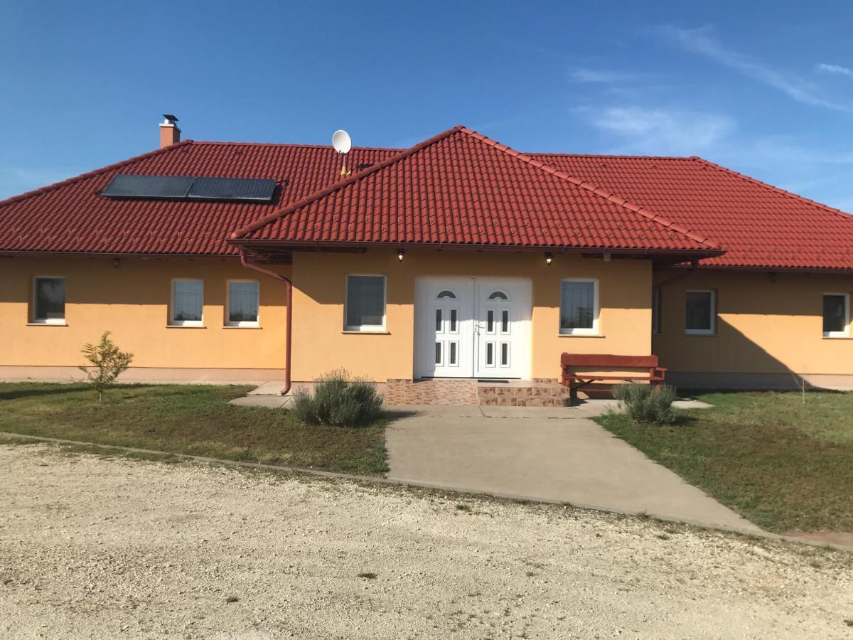 Bencsik Tanya Szentkiraly - Szallashely & Rendezvenyhaz Exterior photo